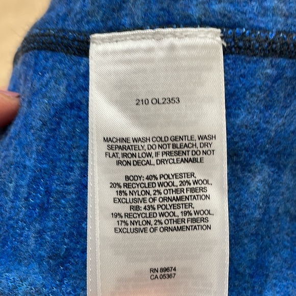 Mountain Hardwear athletic zip up with zipper pocket on left arm - Picture 14 of 14